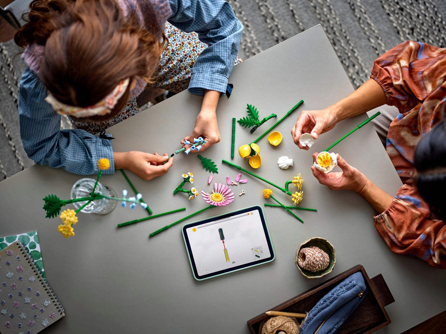 10347 LEGO Botanicals Petite Sunny Bouquet