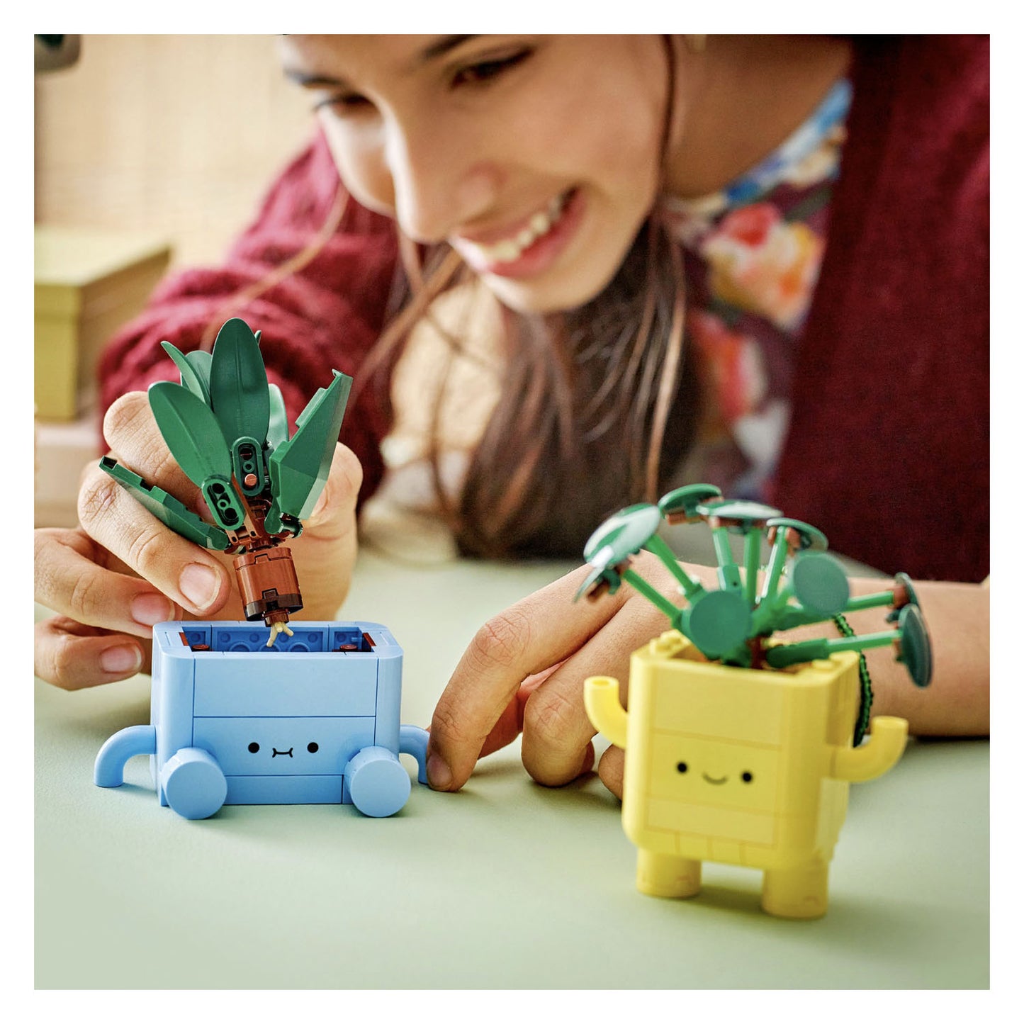 10349 LEGO Botanicals Happy Plants