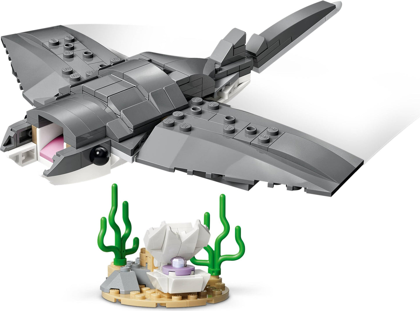 31381 Fierce Shark with a Treasure Chest