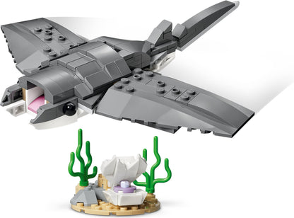 31381 Fierce Shark with a Treasure Chest
